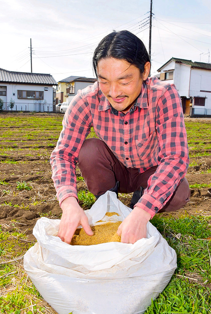 有機物を発酵させて作る「ぼかし肥料」の写真