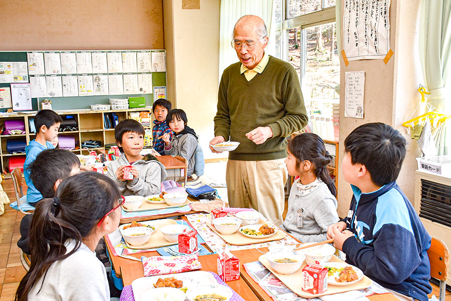 学校給食の様子