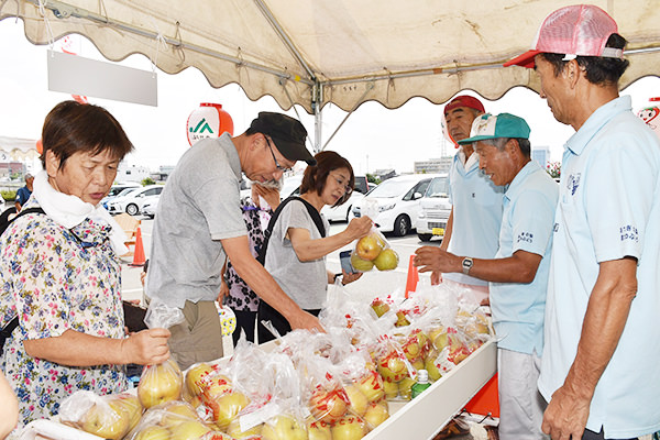 厚木市農業まつり味覚祭の様子の写真