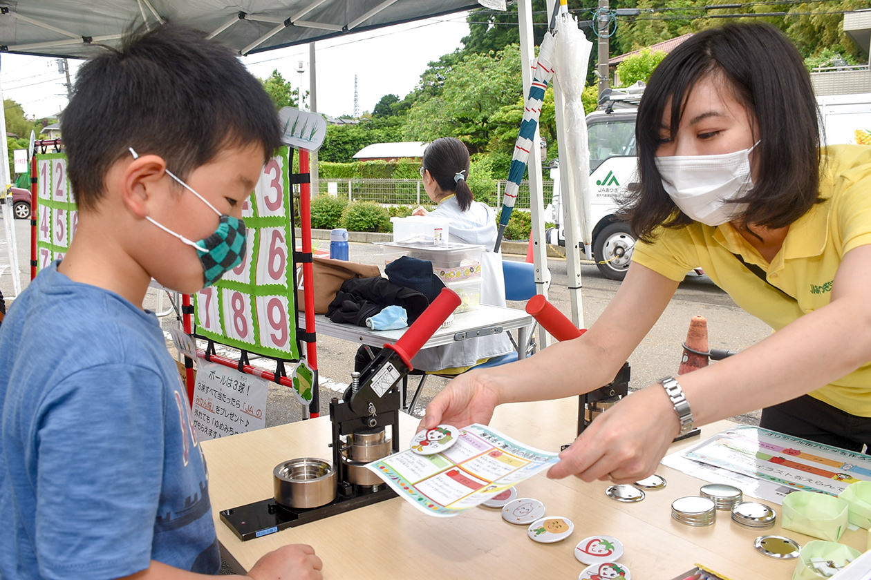 地域農業について学ぶ子どもたちの写真