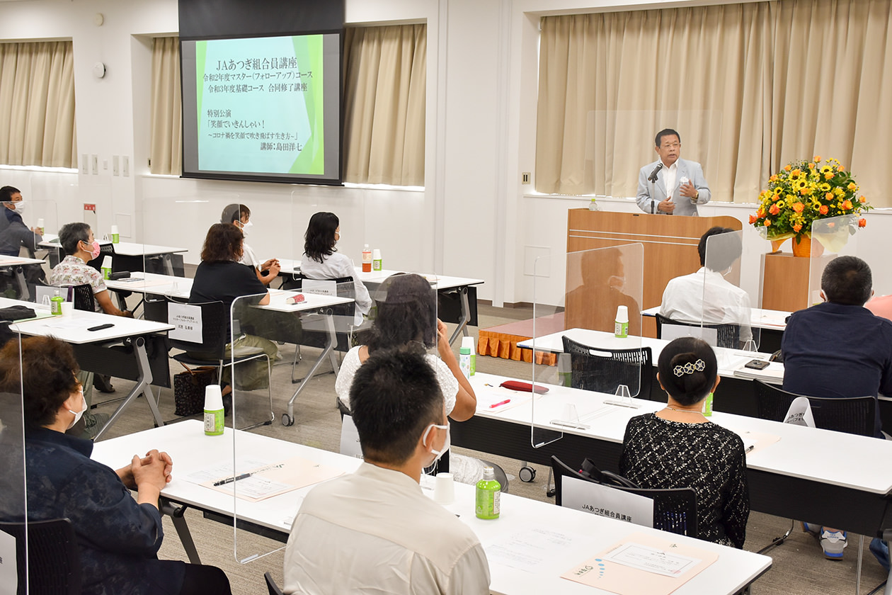 島田さんの話に耳を傾ける受講者の写真