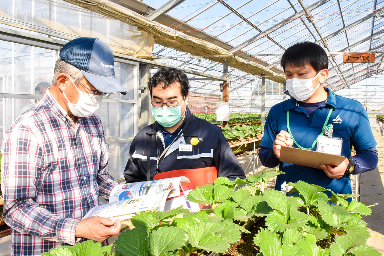 農薬メーカーや県農業技術センターの職員を招いた講習会の写真