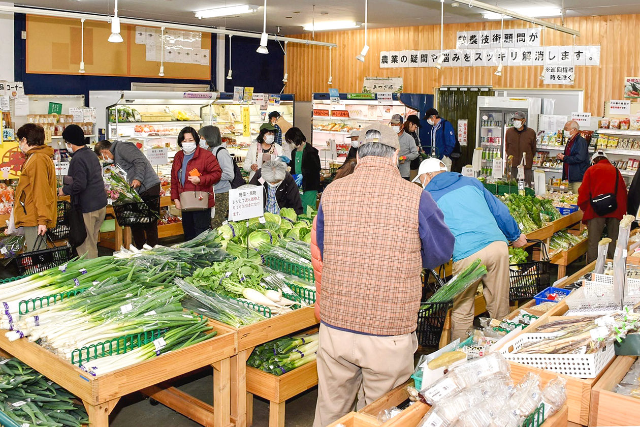 多くの来店者でにぎわう店内の写真