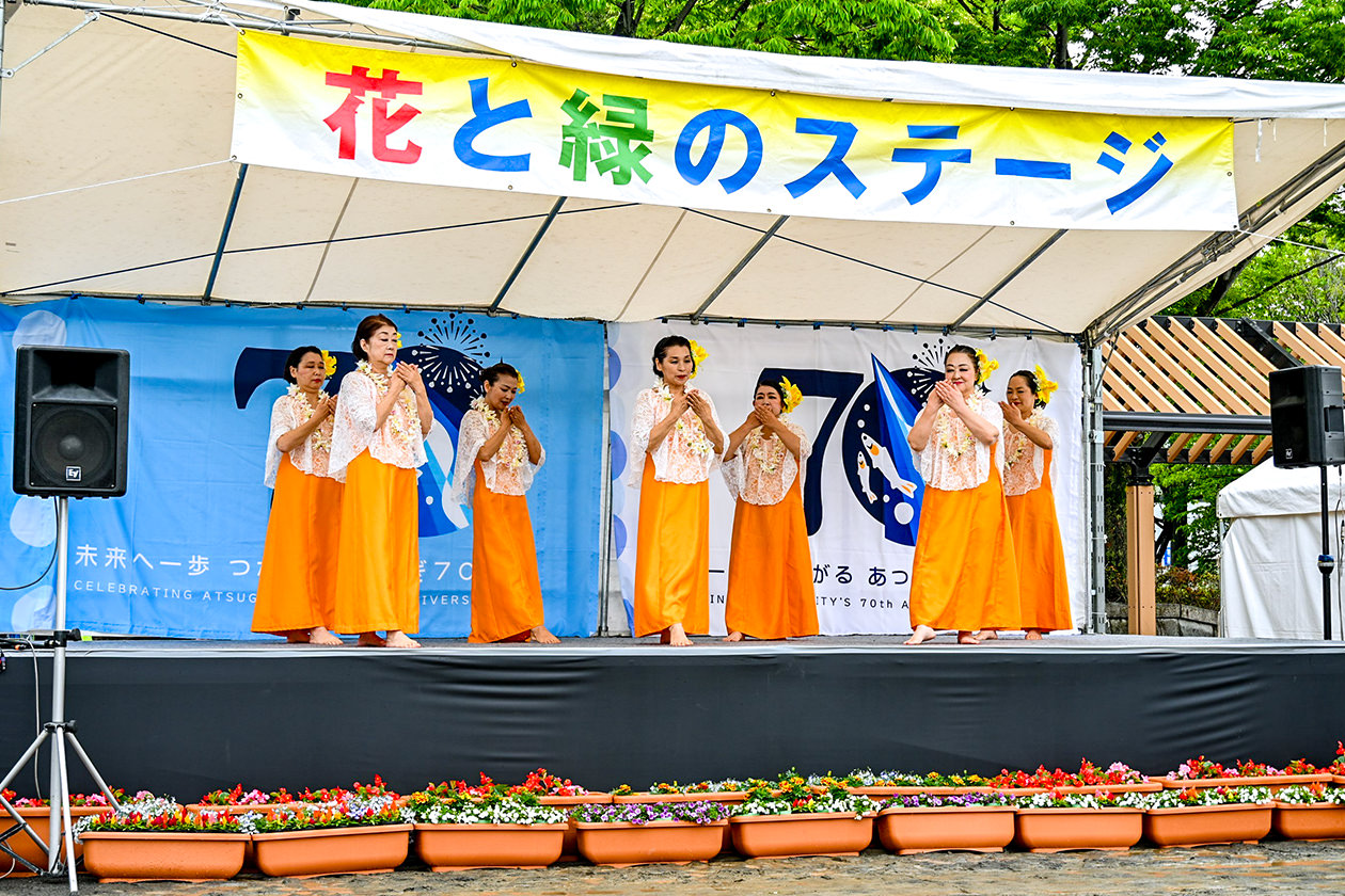 息の合った踊りで会場を盛り上げた部員らの写真