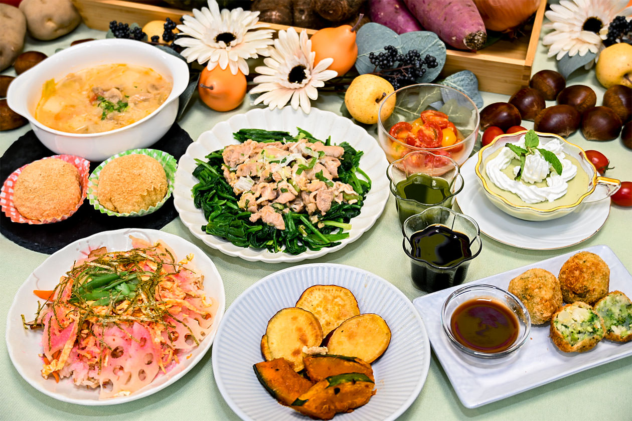 彩り豊かな8品の料理が集結の写真