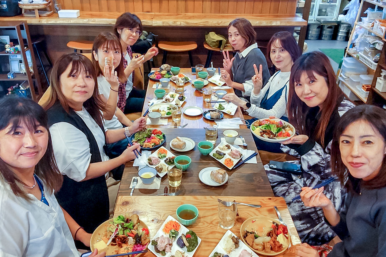 美容や健康、食と農への知識などを学びながら、地区や年齢を越えて交流を深めたスクール生の写真